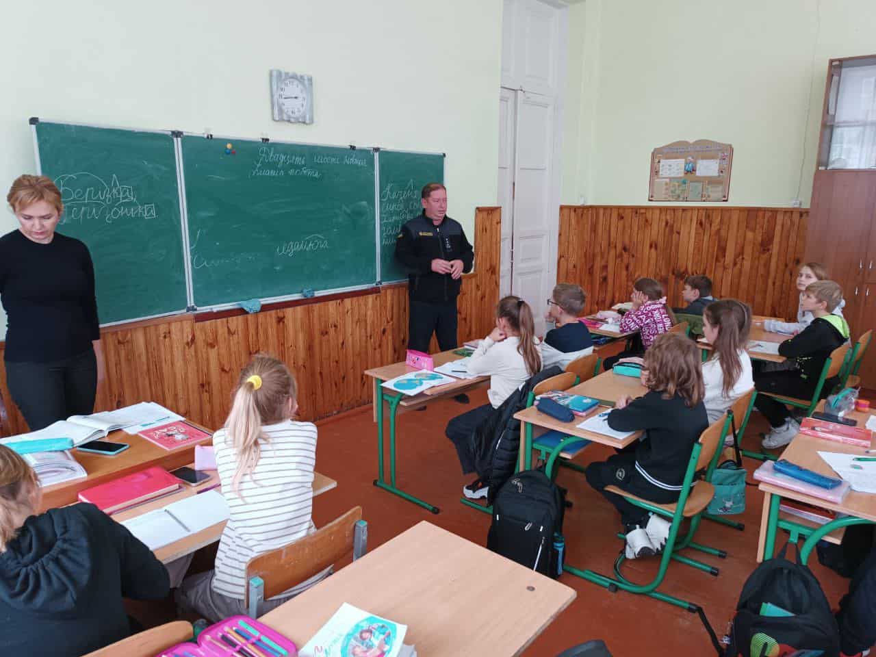 Учні гімназій Переяславської громади ознайомились з правилами безпеки та відвідали рятувальну частину